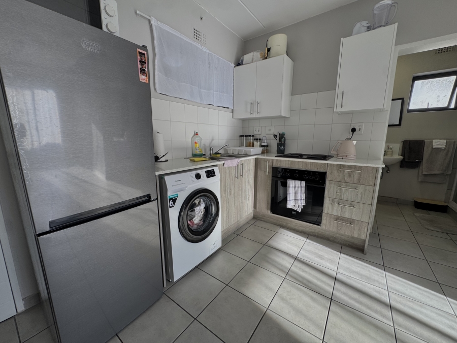 To Let 1 Bedroom Property for Rent in Parklands Western Cape